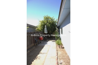 1769 E Stuart Ave in Fresno, CA - Building Photo - Building Photo