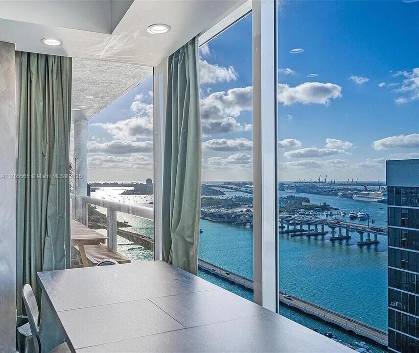 1717 N Bayshore Dr, Unit A-3545 in Miami, FL - Foto de edificio