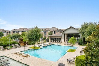 Ovation at Lewisville Apartment Homes in Lewisville, TX - Foto de edificio - Building Photo