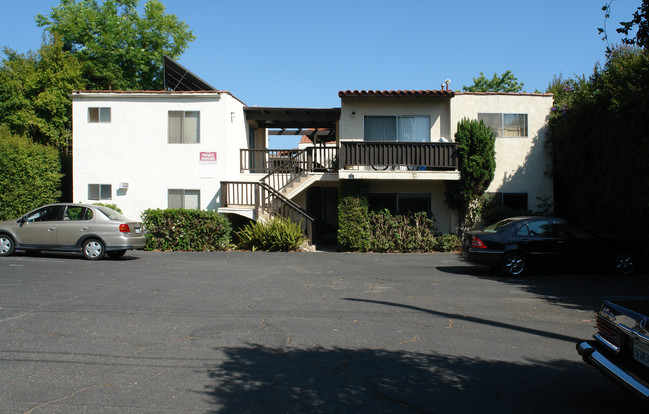 218 W Islay St in Santa Barbara, CA - Building Photo - Building Photo