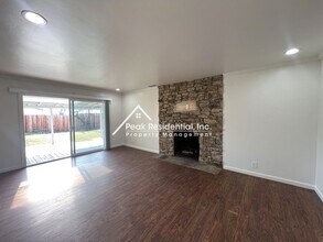 5116 Cherokee Way in Sacramento, CA - Building Photo - Building Photo