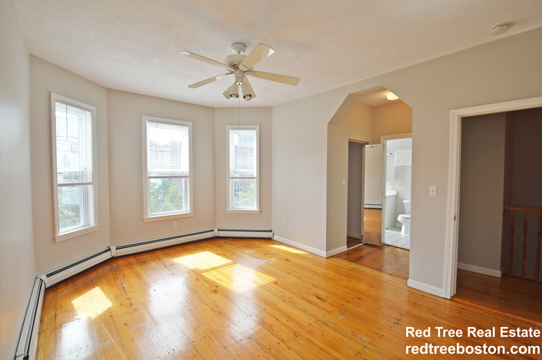 9 Beacon St, Unit 11 #2 in Somerville, MA - Building Photo