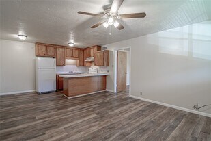 120 McAdams Ln in Huntsville, TX - Building Photo