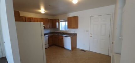 1240 W Newlands Dr in Fernley, NV - Building Photo - Building Photo