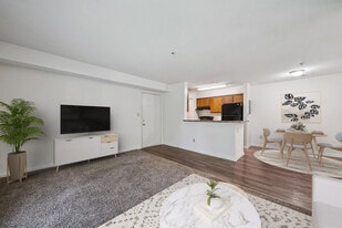 Rolling Meadows Apartments - Tax Credit in Williamsburg, VA - Building Photo