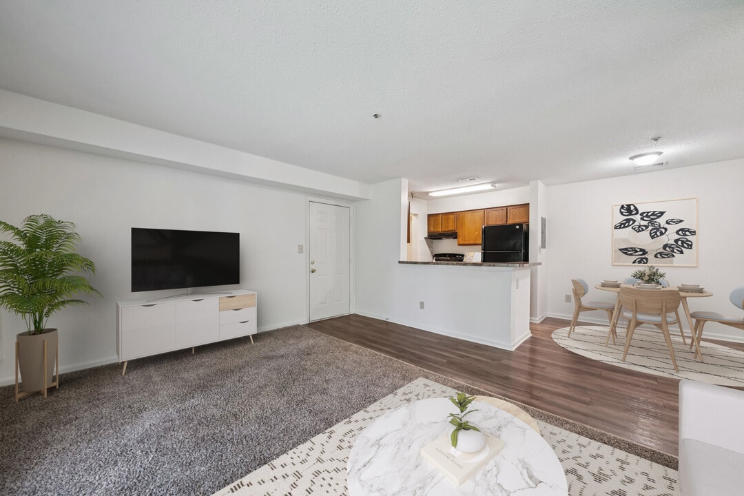 Rolling Meadows Apartments - Tax Credit in Williamsburg, VA - Foto de edificio