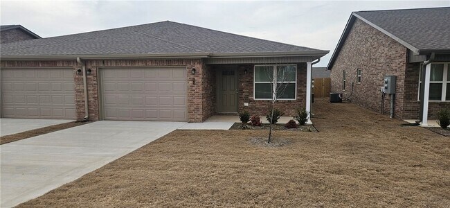 521 NW 69th Ave in Bentonville, AR - Building Photo - Building Photo