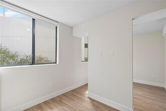 1559 NW 15th Street Rd, Unit 308 in Miami, FL - Building Photo - Building Photo