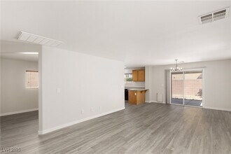 218 Lantana Breeze Dr in Las Vegas, NV - Foto de edificio - Building Photo