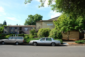 Devonshire in Portland, OR - Building Photo - Building Photo