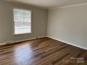 824 6th St NW in Hickory, NC - Foto de edificio - Building Photo