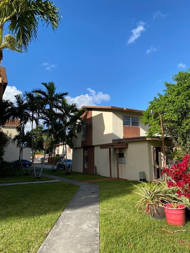 20 SW 108th Ave in Miami, FL - Building Photo - Building Photo