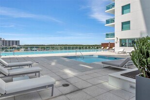400 Sunny Isles Blvd in Sunny Isles Beach, FL - Building Photo