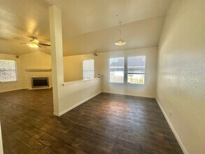 113 Little Lake Rd in Hutto, TX - Building Photo - Building Photo