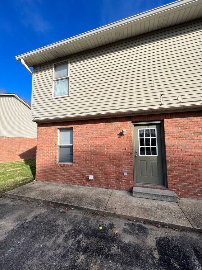 427 Mt Pelia Rd in Martin, TN - Building Photo - Building Photo