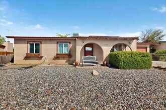 2702 Avenida Del Sol in Santa Fe, NM - Building Photo - Building Photo