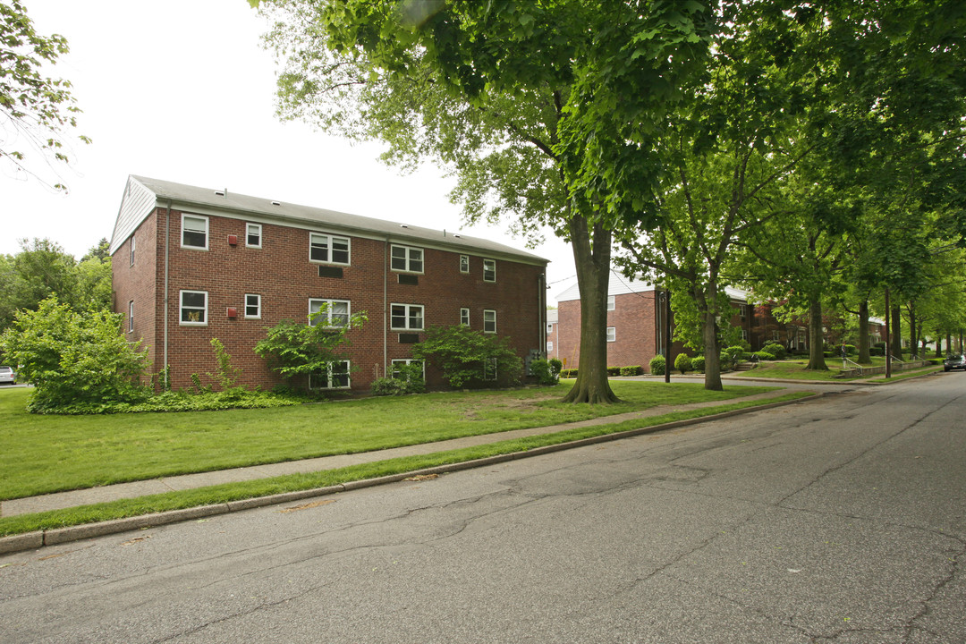 68 Franklin St in Tenafly, NJ - Building Photo