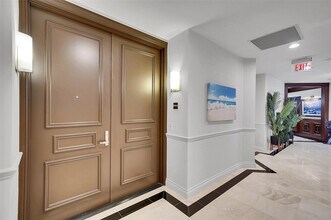 6001 N Ocean Dr in Hollywood, FL - Foto de edificio - Building Photo