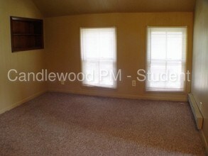 2416 Algoma St-Unit -2 in Stevens Point, WI - Foto de edificio - Building Photo