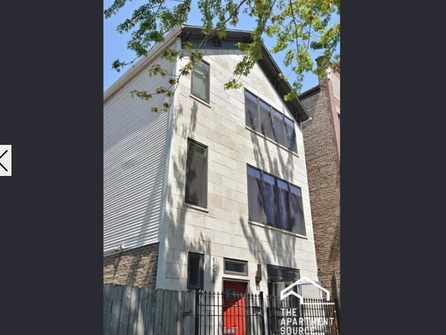 1224 W Augusta Blvd, Unit 2 in Chicago, IL - Building Photo - Building Photo