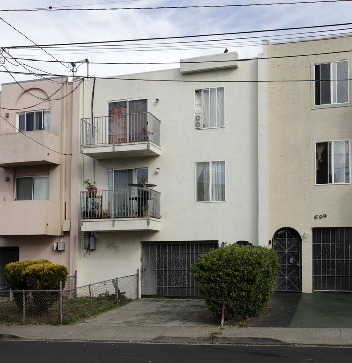 693 Villa St in Daly City, CA - Foto de edificio