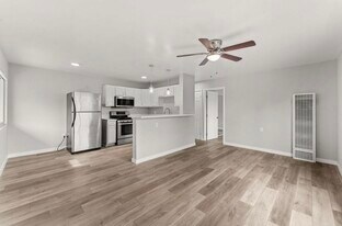 320 Willie James Jones Ave in San Diego, CA - Building Photo