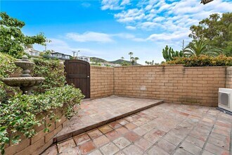 7 Blue Lagoon in Laguna Beach, CA - Foto de edificio - Building Photo