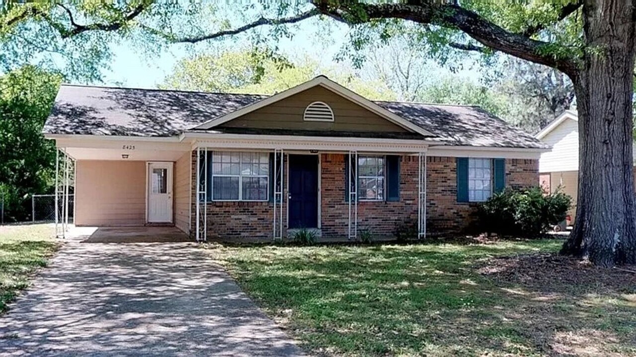 8425 Cedarcrest Dr in Southaven, MS - Building Photo