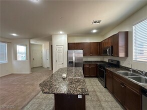 1033 Pebble Lake St in Henderson, NV - Building Photo - Building Photo