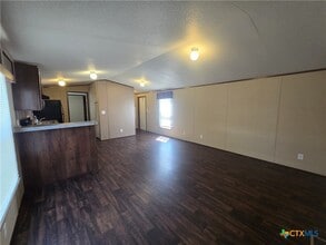 1911 Wald Rd in New Braunfels, TX - Foto de edificio - Building Photo