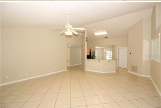 305 Garden Oak Ct in Apopka, FL - Building Photo - Building Photo