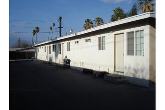 411 Pacific Ave in Riverside, CA - Foto de edificio - Building Photo