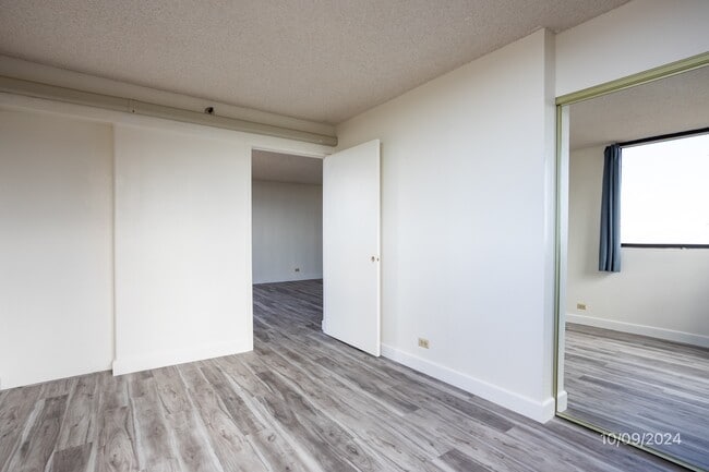 351-351 Koauka Loop in Aiea, HI - Building Photo - Building Photo