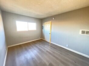 8720 Orion Ave, Unit 26 in Los Angeles, CA - Foto de edificio - Building Photo