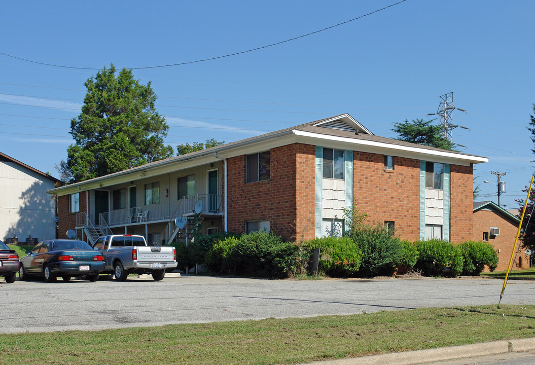 208-212 Kendall Ave in High Point, NC - Building Photo