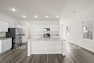 241 Berthe Ct in Cedar Hill, TX - Building Photo - Building Photo