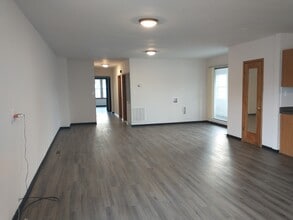2516 W Pratt Blvd, Unit 2 in Chicago, IL - Building Photo - Building Photo