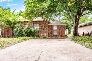1242 Misty Ln in Duncanville, TX - Building Photo