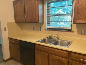 1616 Garden Dr, Unit A in Columbia, MO - Foto de edificio - Building Photo
