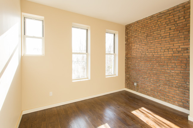 Bushwick - NEW CONSTRUCTION! (Shared rooms) in Brooklyn, NY - Foto de edificio - Building Photo