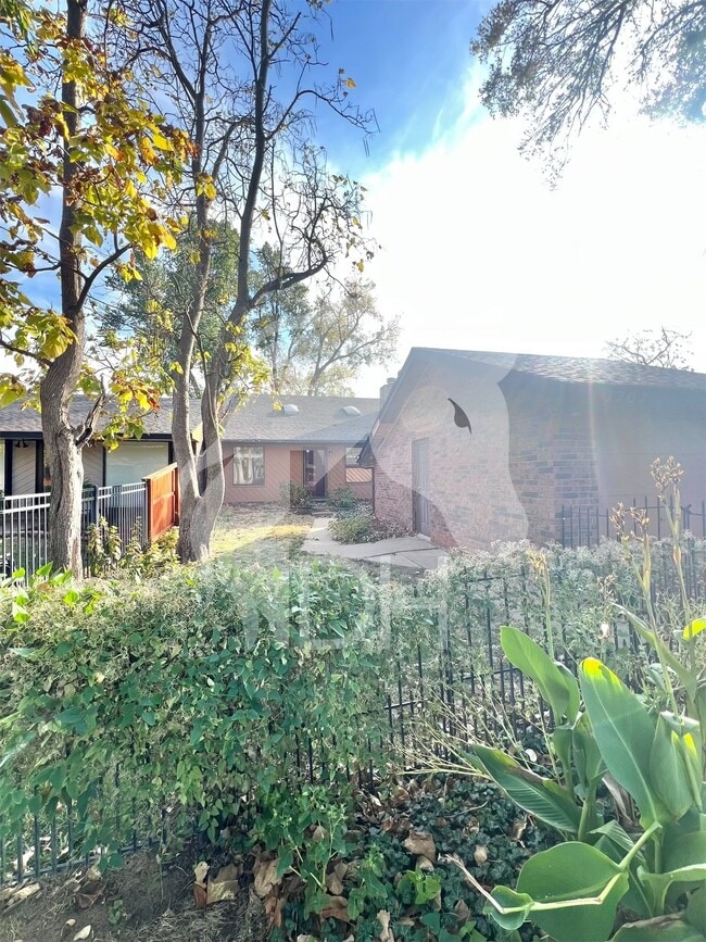 1707 Surrey Ln in Enid, OK - Building Photo - Building Photo