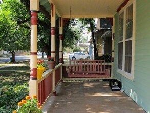 1627 New Hampshire St in Lawrence, KS - Building Photo - Building Photo