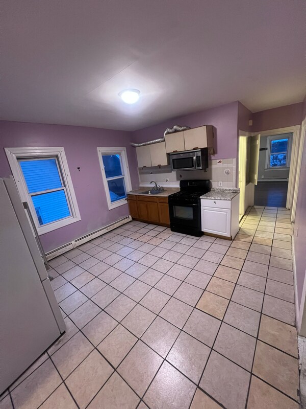 827 Atwells Ave in Providence, RI - Foto de edificio - Building Photo