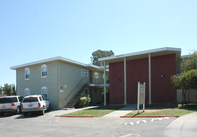 Cape Cod Apartments in San Jose, CA - Foto de edificio - Building Photo