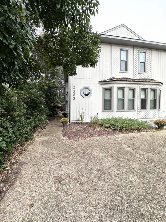 2363 Madison Ave in Virginia Beach, VA - Building Photo