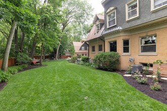 1228 Forest Ave in Evanston, IL - Foto de edificio - Building Photo