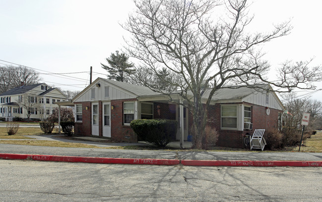 Colonial Drive Apartment in Whitinsville, MA - Building Photo - Building Photo