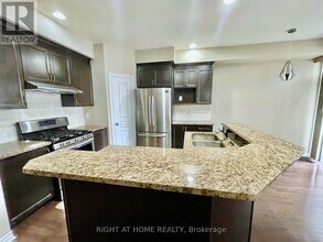 359 Kingbrook Dr in Ottawa, ON - Building Photo - Building Photo