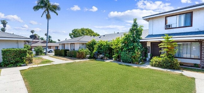 3043 Topaz Ln