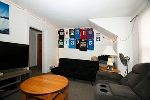 1715 E Riverside Pl in Milwaukee, WI - Building Photo